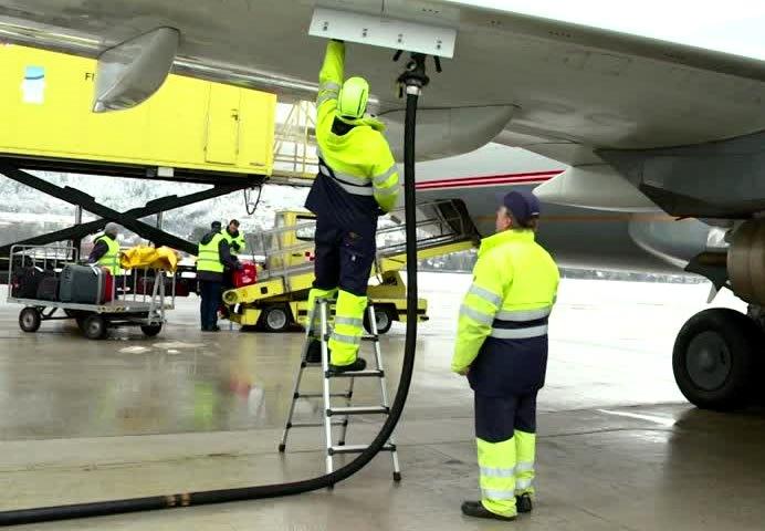 Acompanhar abastecimento de combustível não garante periculosidade a piloto de avião 